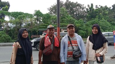 Warga Keluhkan Tumpukan Sampah di Jalan William Iskandar