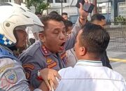 Petugas Dishub Medan Kempesi Ban Mobil TPD AMIN Sumut
