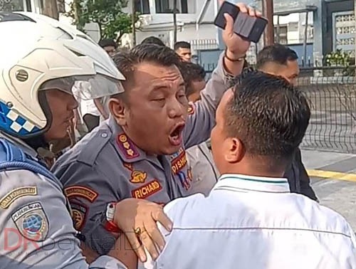 Petugas Dishub Medan Kempesi Ban Mobil TPD AMIN Sumut