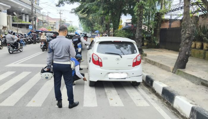 Dishub Medan Kembali Gencar Tertibkan Parkir Di Sejumlah Ruas Jalan, Puluhan Mobil Diberi Sanksi Penggembosan Ban