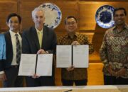 DARI KIRI KE KANAN: Chi Yang Hua, VP APAC Sales & Services Aviat Network; Pete Smith, President & CEO Aviat Network; Alim Gunadi, Chief Enterprise Business Smartfren for Business; dan Hari Kumar, Chief of Industry Digitalization & Automation Enterprise, Smartfren for Business.