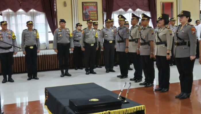 Empat Pejabat Polres P. Siantar Sertijab