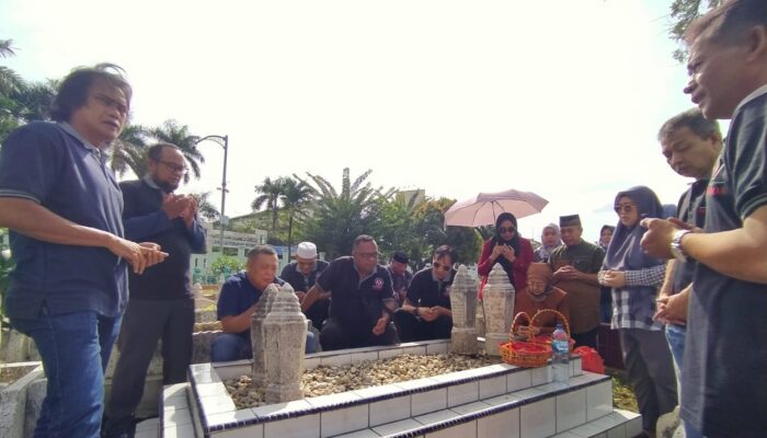 HUT Ke 77, Keluarga Besar Waspada Ziarah Ke Makam Pendiri