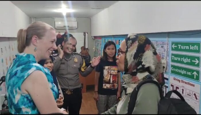 Konsulat AS Kunjungi Rumah Belajar Kelas Anak Indonesia Polres Sibolga