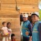 Manager PLN Unit Layanan Pelanggan (ULP) Gunung Sitoli, Fernandes H. Sianipar bersama Assistant Manager Niaga dan Pemasaran, Dovin Alfrinto Simbolon, secara simbolis melakukan penyalaan di rumah salah satu masyarakat di Desa Samasi.