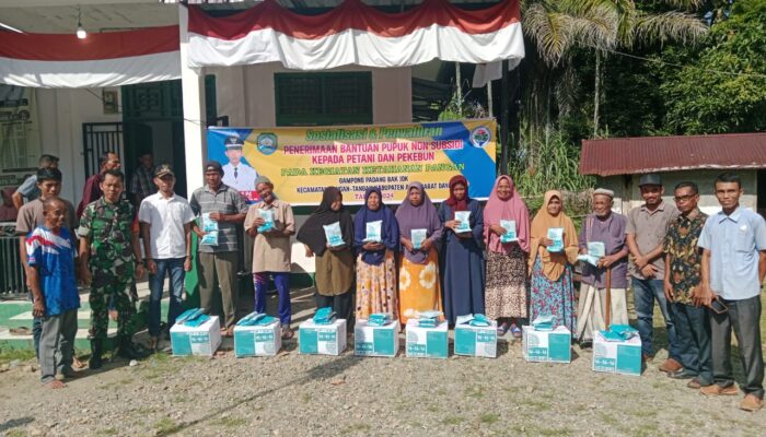 Petani Padang Bak Jok Abdya Terima Pupuk Gratis