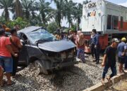 Ditabrak KA, Penumpang Toyota Innova Tewas Di Tempat