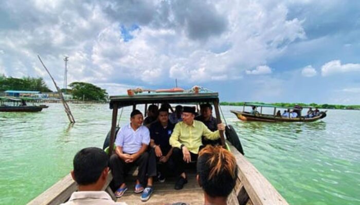 Naik Boat Dan Berjalan Kaki, Warga Belawan Antusias Sambut Abdillah