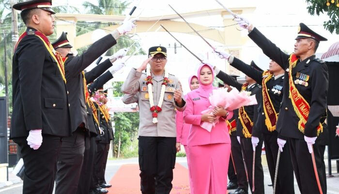 Tradisi Pedang Pora – Tarian Ranup Lampuan Sambut AKBP Nova Suryandaru Di Mapolres Aceh Timur