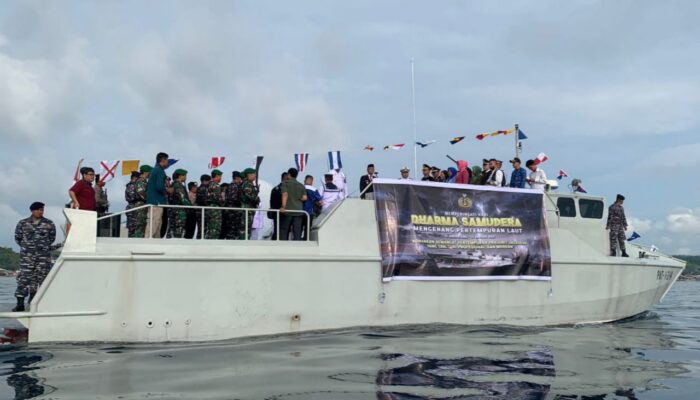 Peringati Hari Dharma Samudra: Lanal Nias Tabur Bunga