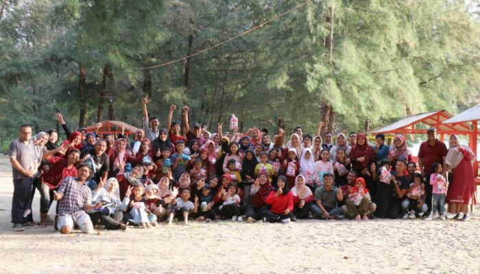 Sekretariat DPRK Banda Aceh Gelar Family Gathering Di Pantai Riting