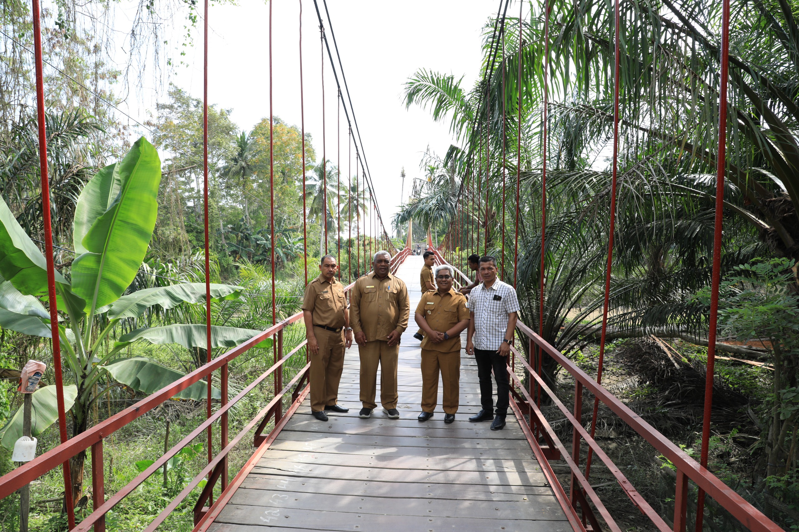 Respon Cepat, Mahyuzar Selesaikan Perbaikan Jembatan Gantung Trieng Pantang