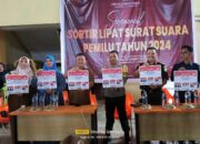 KIP Aceh Tamiang Mulai Sortir Dan Lipat Surat Suara