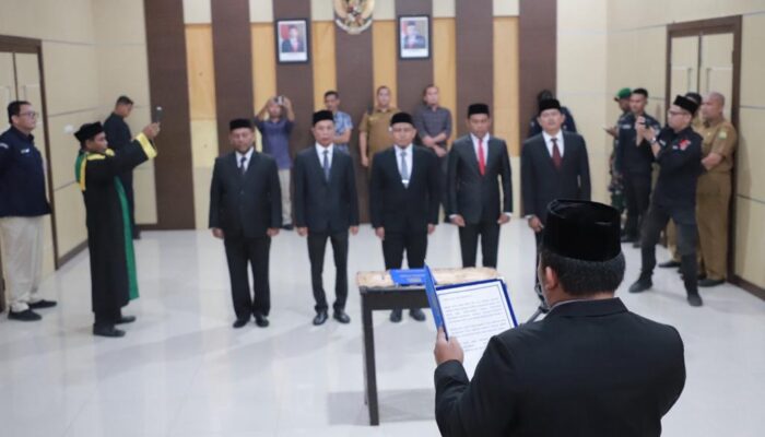 Pj Bupati Lantik Komisioner KIP Aceh Besar
