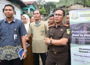 Kejari P.Sidimpuan Berikan Penyuluhan Hukum Door To Door