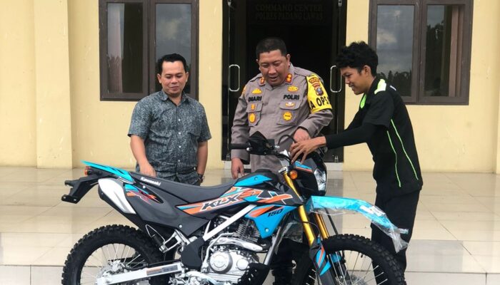 Direksi PT. SH Bantu Polres Palas Satu Sepeda Motor