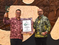 Smartfren Raih Indonesia Green Awards 2024 Dengan Program eSIM dan Edukasi Lingkungan Bebas Sampah
