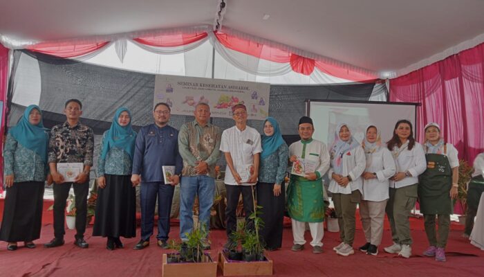Kiss Serahkan Hadiah Penilaian Rumah Bersih Dan Sehat Di Kebun Tanah Gambus