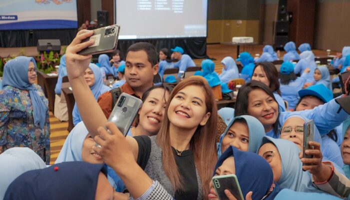 Kahiyang Ayu Bawa Keceriaan Di Pembukaan Outbound Penyuluh Keluarga Berencana Medan