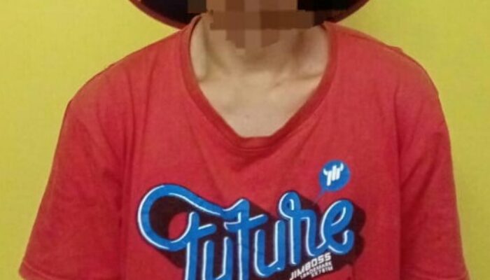Korban Dan Warga Bawa Pelaku Penggelapan Sepeda Motor Ke Polsek Siantar Utara