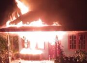 Rumah Semi Permanen Dilalap Si Jago Merah