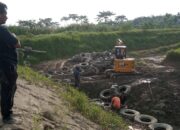 Perumda Tirta Tamiang Bangun Tanggul Cegah Lumpur Masuk Kanal Intake