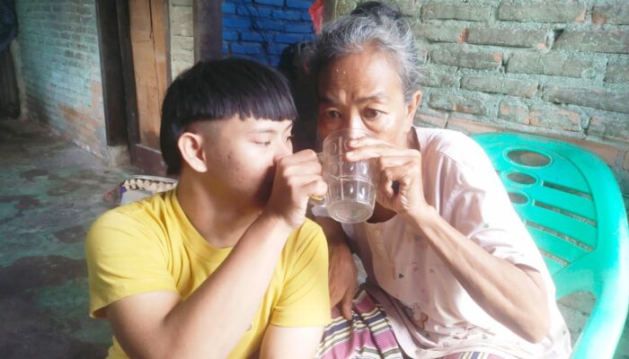 Kisah Arbi, Remaja Penyandang Disabilitas Rawat Ibu Seorang Diri