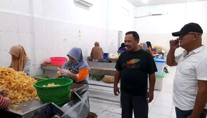 Caleg NasDem H Suriadi Bahar Apresiasi UMKM Keripik Singkong Ekspor Ke Korea