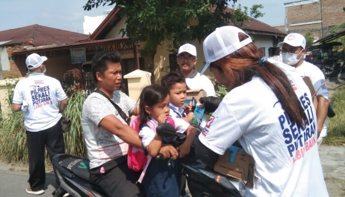 Bagikan Susu Gratis, GSP Sumut Dukung Pilpres 2024 Sekali Putaran