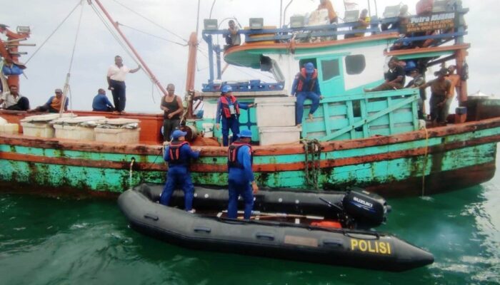 Cegah Masuknya Etnis Rohingya, Polisi Razia Kapal Nelayan Di Perairan Selat Malaka