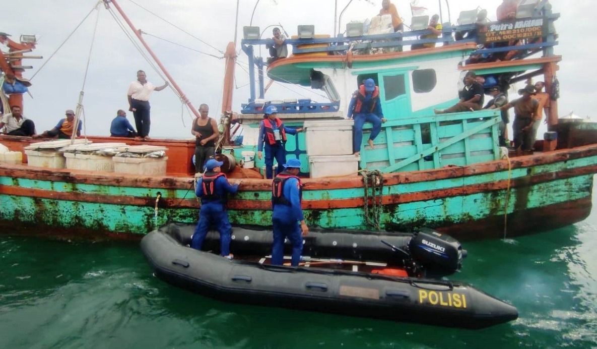 Cegah Masuknya Etnis Rohingya, Polisi Razia Kapal Nelayan Di Perairan Selat Malaka