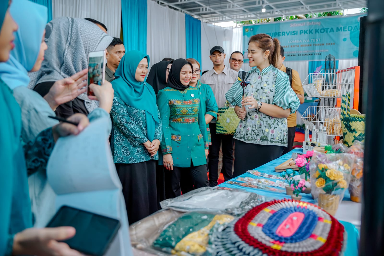 Cegah Kanker Serviks, Ny Kahiyang Ayu Minta Setiap Lingkungan Disediakan Rumah IVA Test