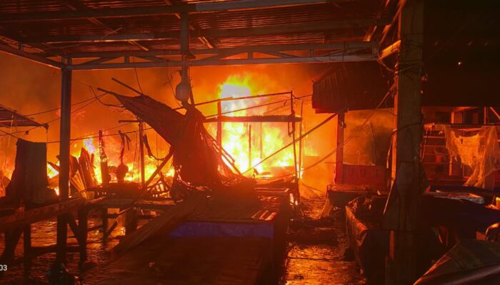 10 Kios Di Pasar Induk Sidikalang Terbakar