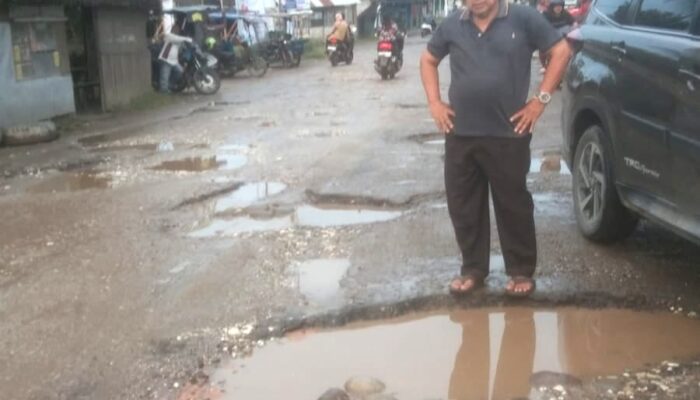 Jalan Rusak, Pemprovsu Terkesan Menganaktirikan Pangkalansusu