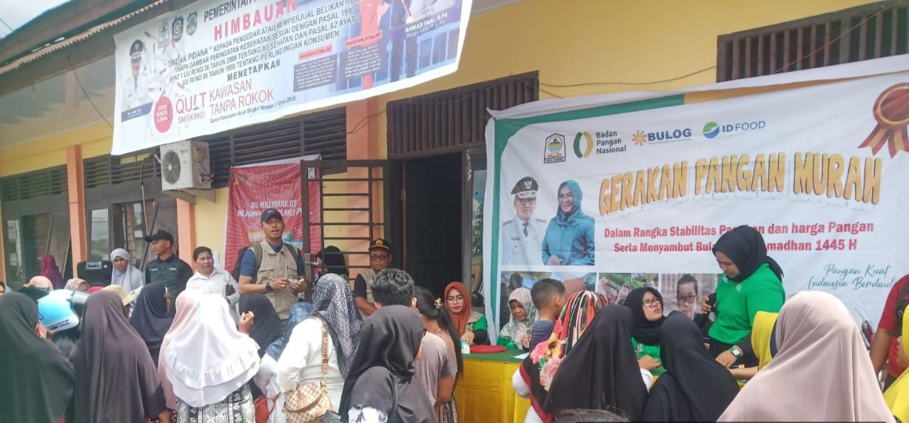 Harapkan Sembako Murah, Warga Simpang Kanan Ikut Angkut Barang Buka Stand