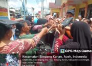 Harapkan Sembako Murah, Warga Simpang Kanan Ikut Angkut Barang Buka Stand