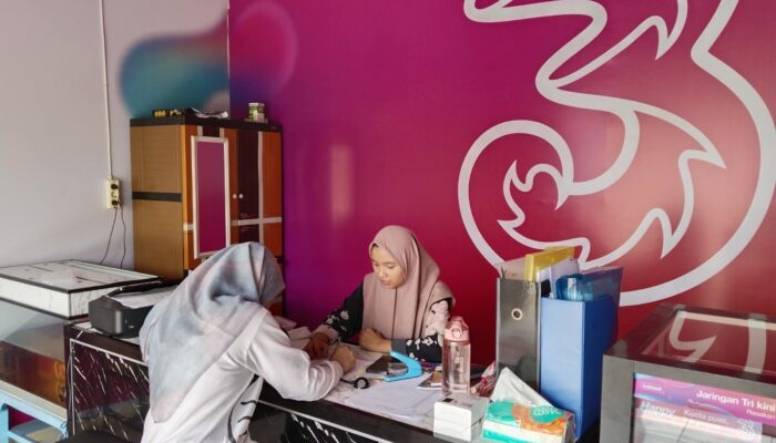Perluas Pusat Layanan 3Kiosk, Tri Berdayakan UMKM Lokal