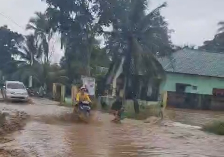 Ulu Barumun Banjir Akibat Meluapnya Sejumlah Sungai