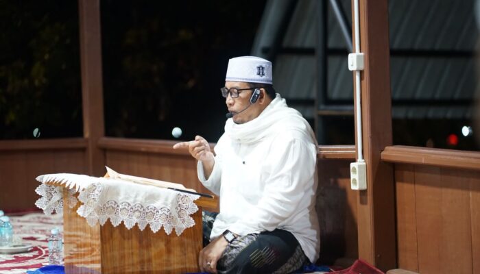Halaqah Rutin Malam Jumat, Abah Junaidi Bahas Tata Cara Salat