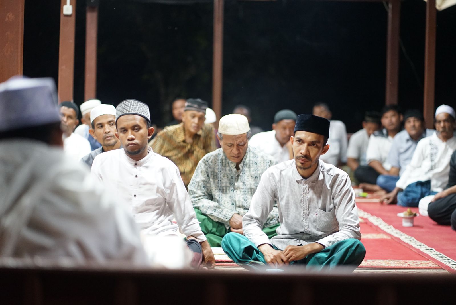 Halaqah Rutin Malam Jumat, Abah Junaidi Bahas Tata Cara Salat Halaqah Rutin Malam Jumat, Abah Junaidi Bahas Tata Cara Salat