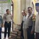 Kapolsek Kotarih Salurkan Bantuan Ke Masjid