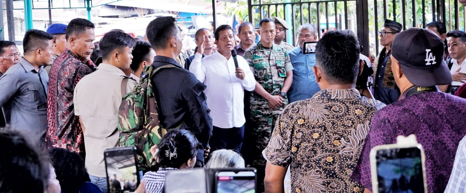 Melayat Ke Rumah Korban Laka Beruntun, Bupati: Masyarakat Simalungun Semua Berduka Melayat Ke Rumah Korban Laka Beruntun, Bupati: Masyarakat Simalungun Semua Berduka