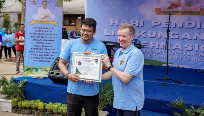 Bobby Nasution Terima Penghargaan Pelopor Peduli Lingkungan Hidup Dari Plant And Care For Peace Finlandia