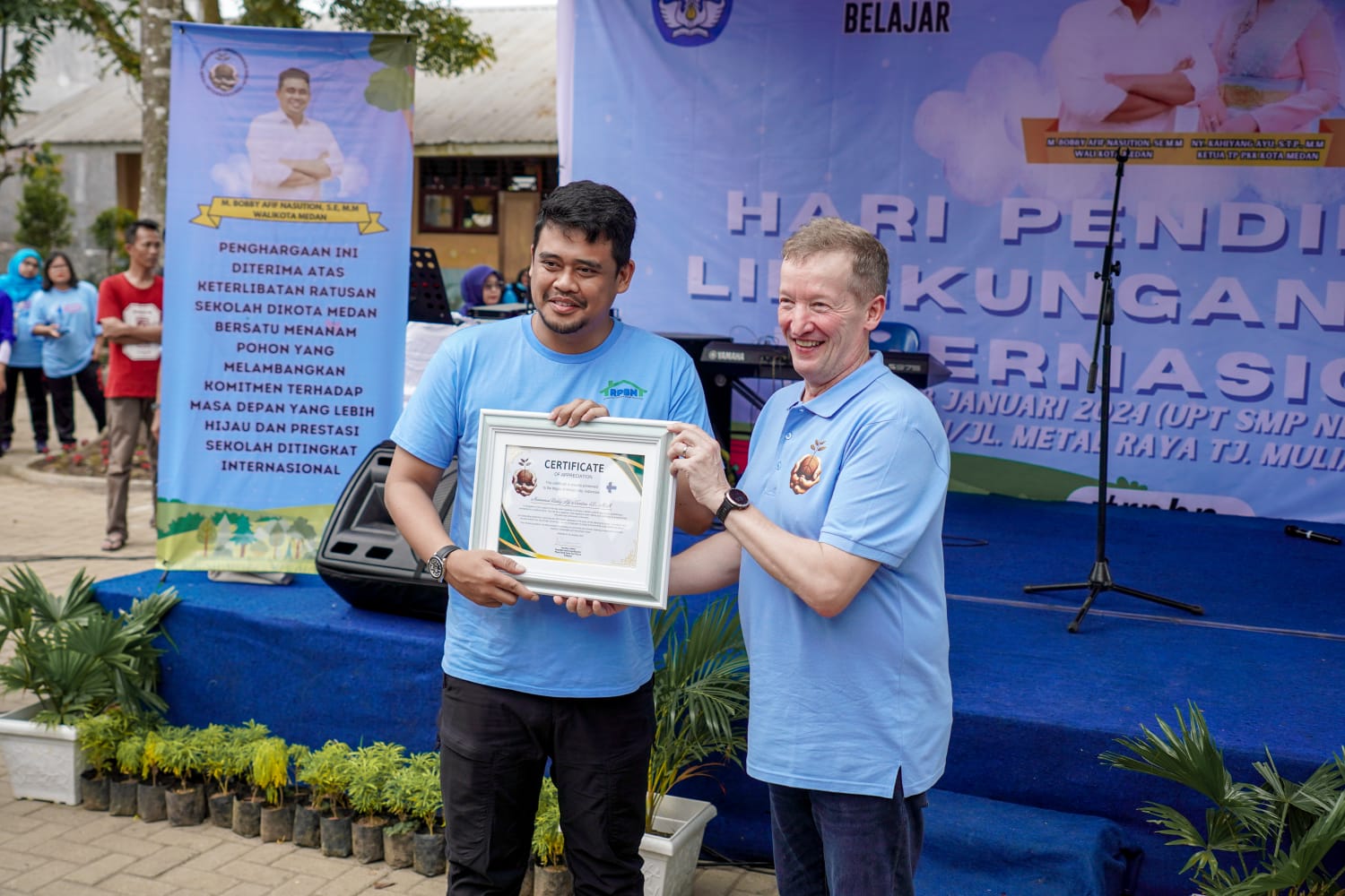 Bobby Nasution Terima Penghargaan Pelopor Peduli Lingkungan Hidup Dari Plant And Care For Peace Finlandia