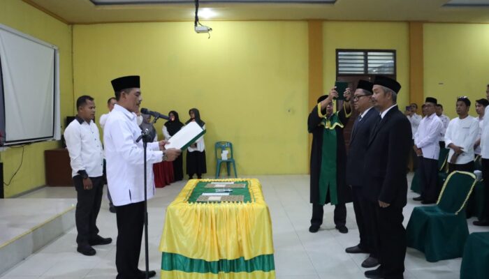 Rektor IAIN Langsa Lantik Dua Pejabat Administrasi Pengawas
