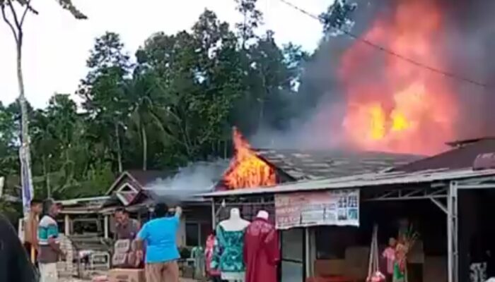 4 Rumah Terbakar Di Nias Utara