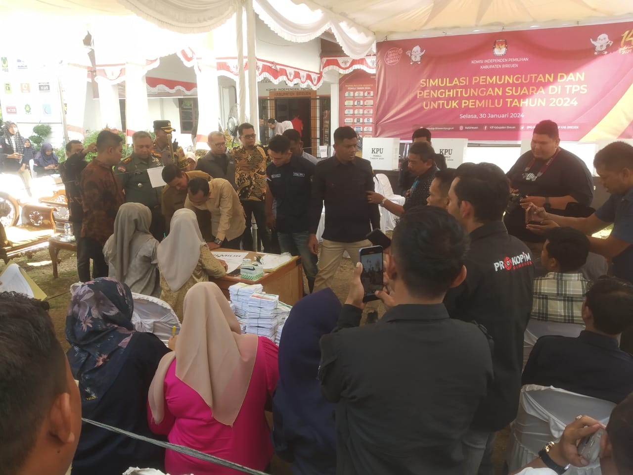 KIP Bireuen: Yang Boleh Didampingi Orang Sakit Dan Lansia KIP Bireuen: Yang Boleh Didampingi Orang Sakit Dan Lansia