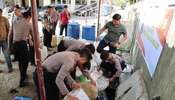 Polres Nisel Musnahkan  2 Ton Miras Jenis Tuak Suling