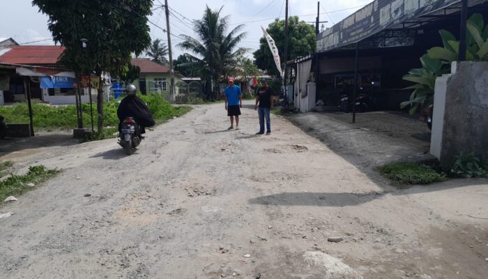 Warga Harapkan Jalan Irian Barat Pasar 7 Gang Tawon Dusun 16 Sampali Segera Diaspal
