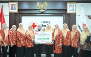 DWP Ditjen Diktiristek Serahkan Donasi untuk Palestina